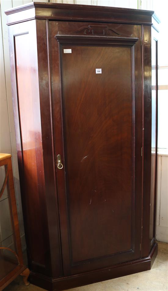 Victorian mahogany standing corner wardrobe(-)